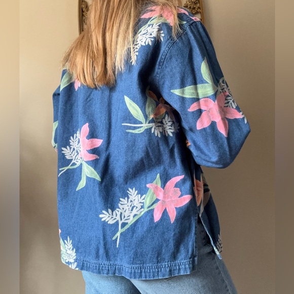 Vintage lightweight denim jacket with floral details - Picture 4 of 8